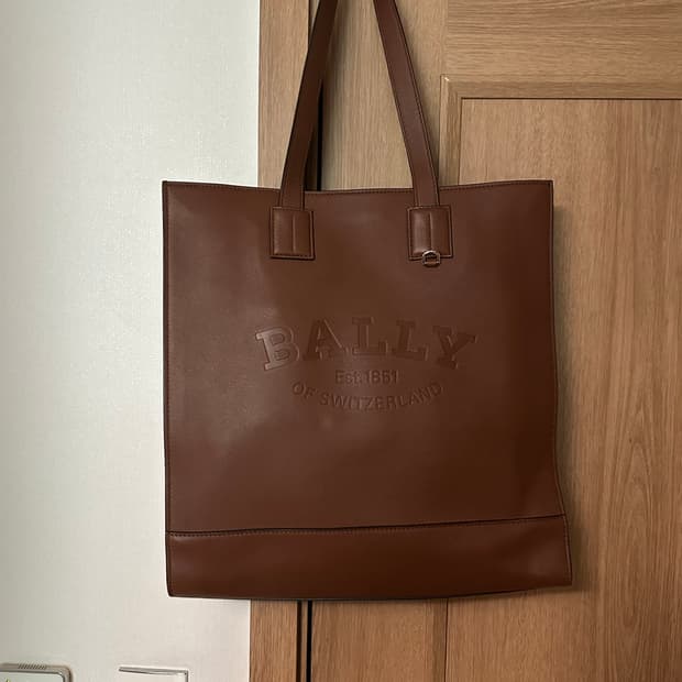 발리 크리스탈리아 레더 토트백 브라운