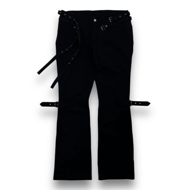 KOUPS 락시크 4중 본디지 허리 디테일 포인트 부츠컷 팬츠