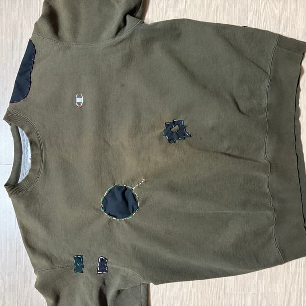 직접 자수한 챔피온 맨투맨 판매합니당