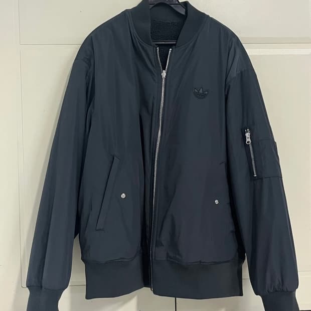 아디다스 리버서블 푸퍼 봄버 자켓