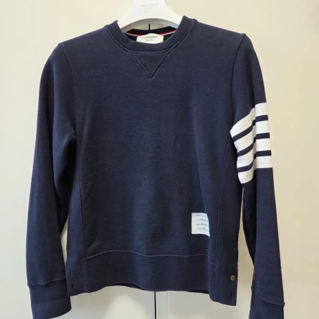 톰브라운 네이비 4선 맨투맨 1사이즈