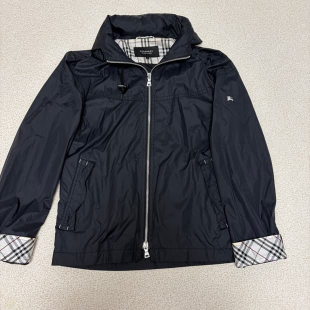 버버리 블랙 바람막이 봄 자켓