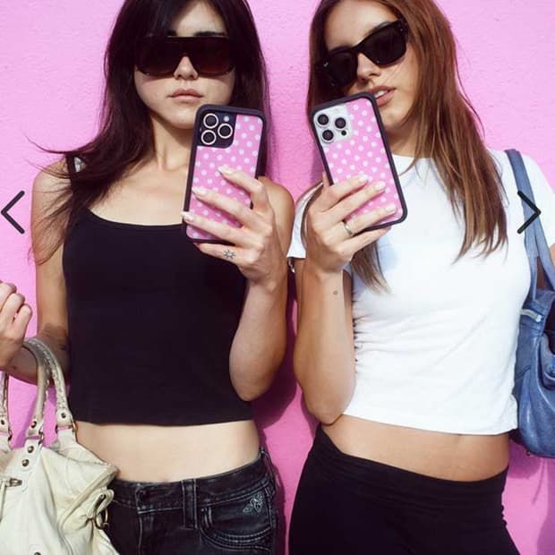 와일드플라워 아이폰 15프로 핑크 폴카 도트 케이스