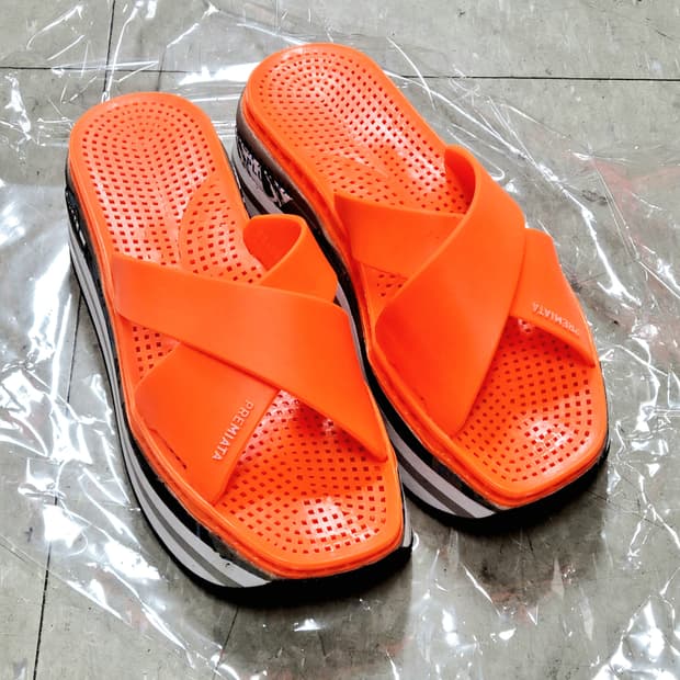 프리미아타 오렌지컬러 펀칭 샌들 슬리퍼 (245-250/표기38-39)