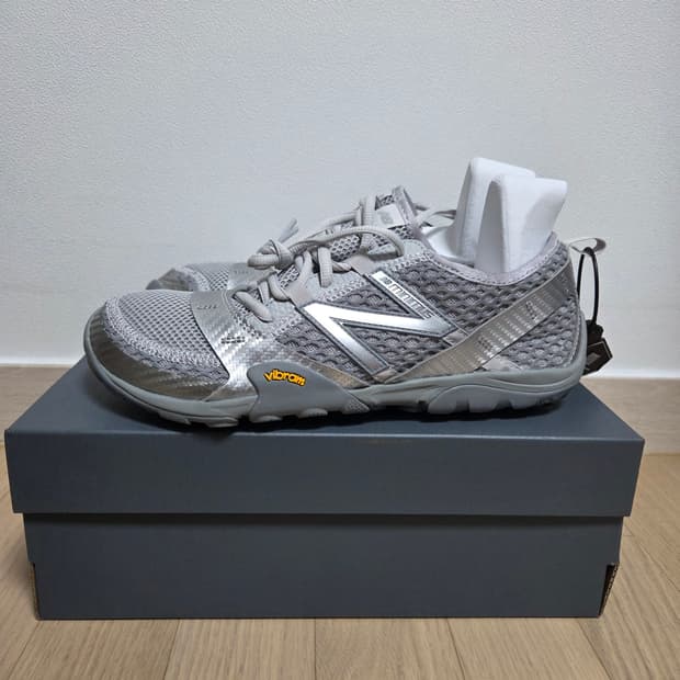 [새상품,275]뉴발란스 미니머스 MT10O 슬레이트 그레이 실버 메탈릭
