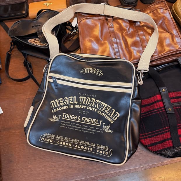 디젤 레더 블루 크로스백 로고 심플