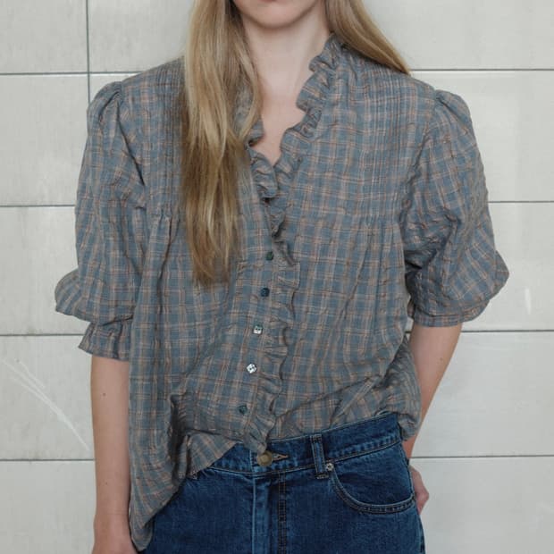 비아플레인 블라우스