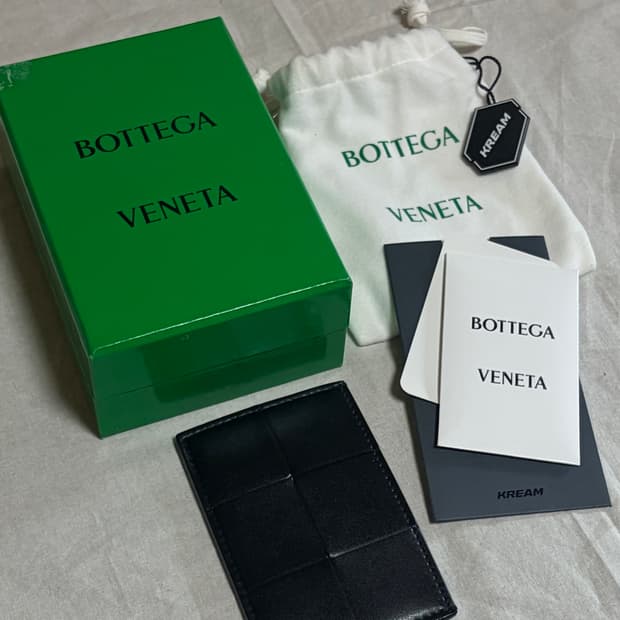 보테가 베네타 카프스킨 카드지갑