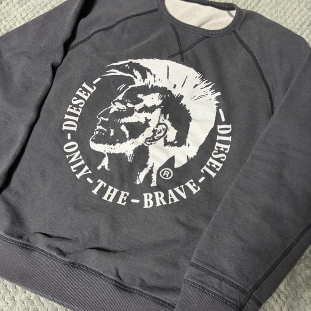 디젤 모히칸 그레이 맨투맨