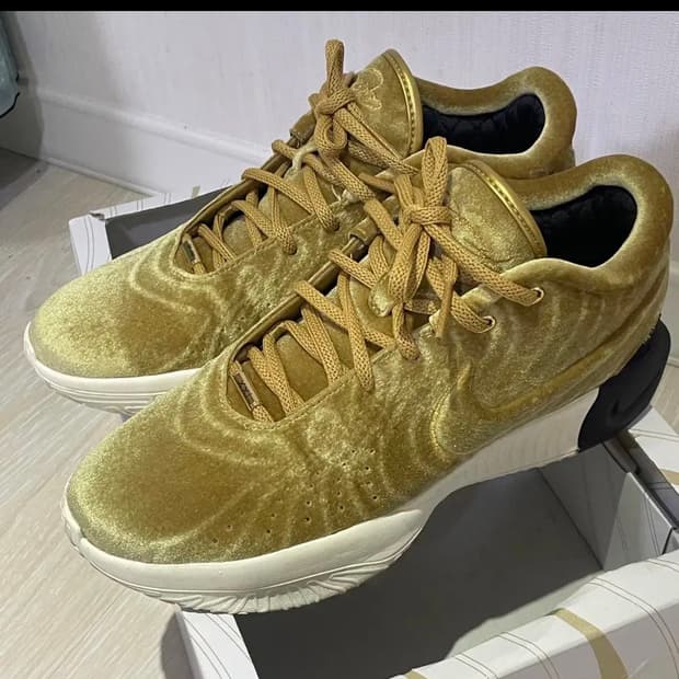 [270] 나이키 벨벳 골드 운동화 농구화