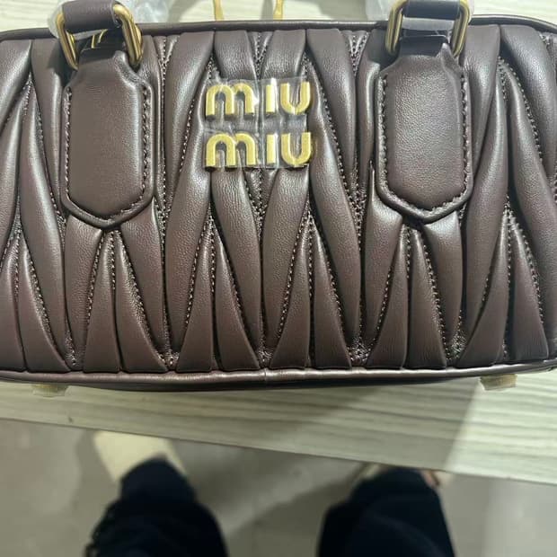 우 미우 아르카디 마테라쎄 나파 레더 미니백