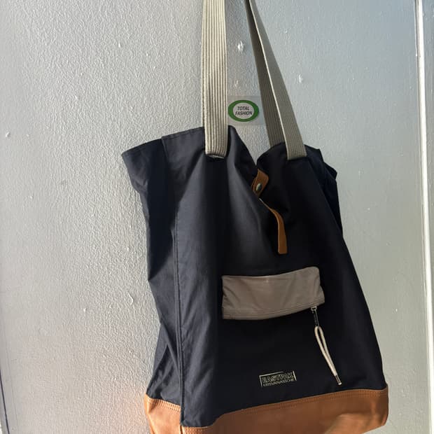 TTF✳️2011FW 크리스반아쉐 x 이스트팩 키링 숄더백