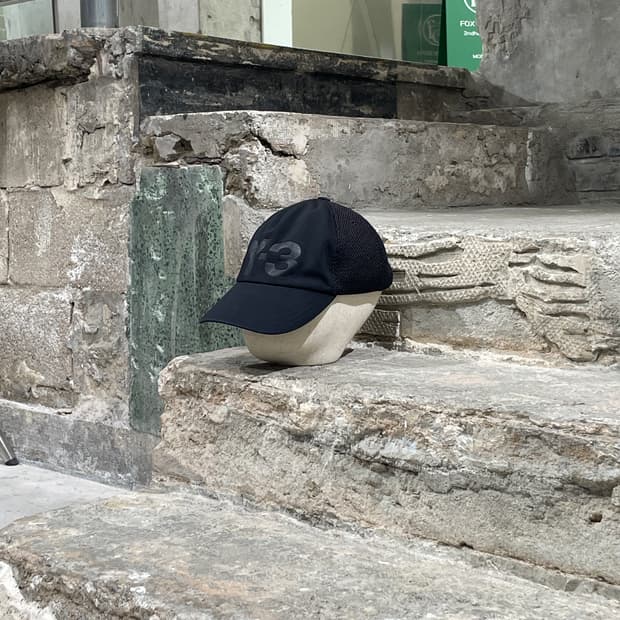 와이쓰리 블랙 로고 메쉬 볼캡