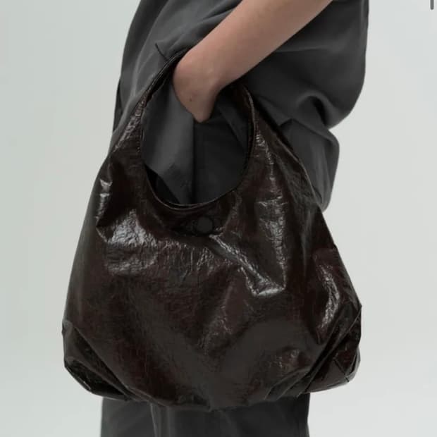 아모멘토 브라운 타이백 셔링 토트백 새제품