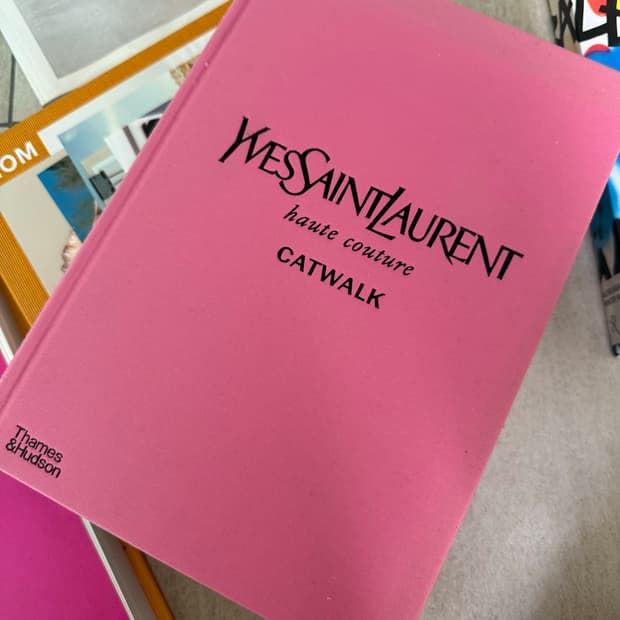 입생로랑 YSL 오뜨 꾸뛰르 캣워크 북