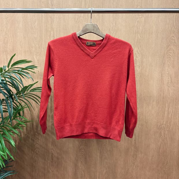 입생로랑 브이넥 긴팔 니트 미니멀 로고 자수 리브 짜임 디테일 레드