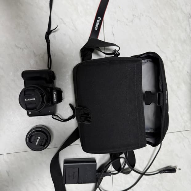 캐논 EOS M50 카메라 블랙 + 가방 충전기 렌즈 포함