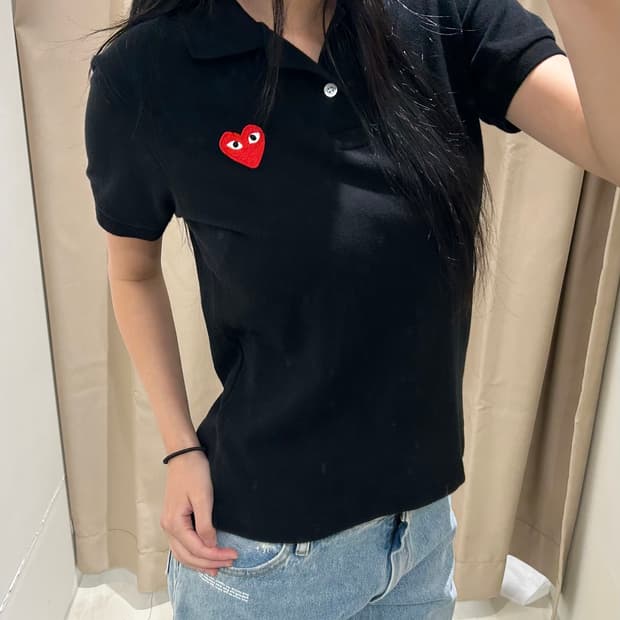 꼼데가르송 하트 와펜 우먼스 반팔 카라 티셔츠 R2258