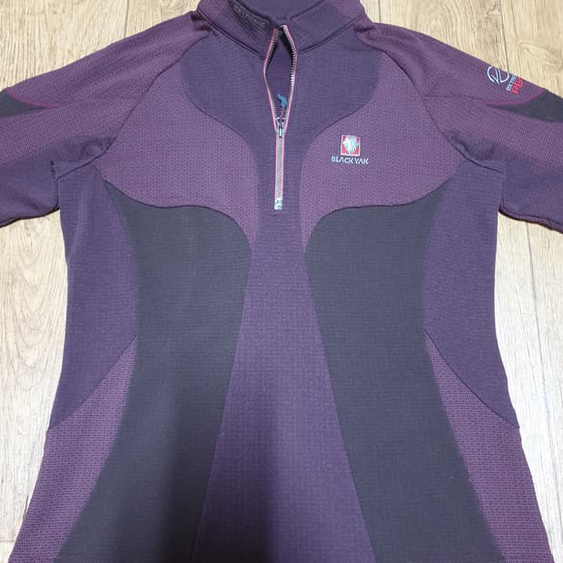 1036 블랙야크 아웃도어 반집업 90 사이즈입니다