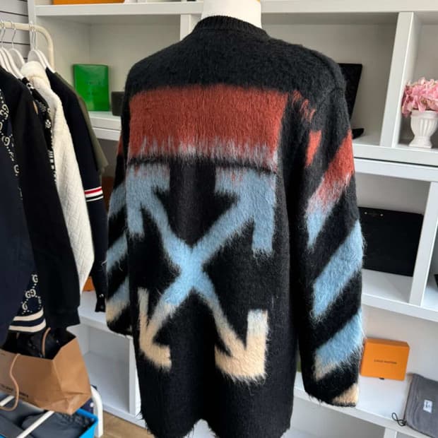 오프화이트 모헤어 니트 