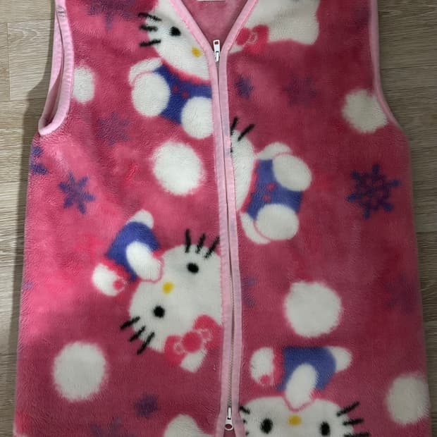 산리오 헬로키티 플리스 베스트