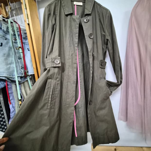 DKNY 사이드벨티드 트렌치코트