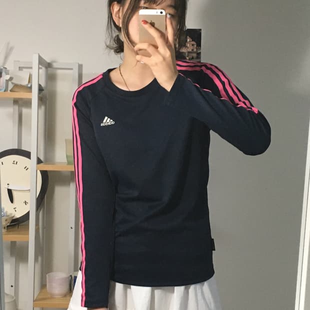 아디다스 네이비+네온핑크 슬리브
