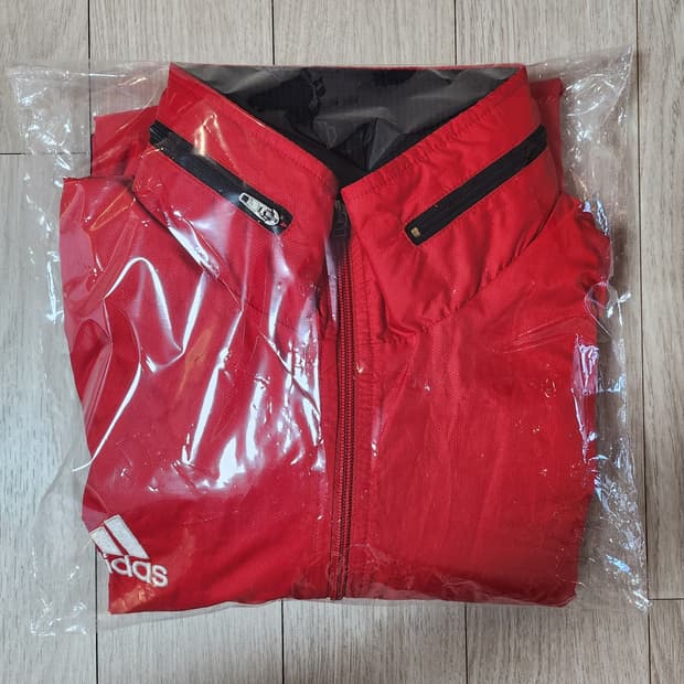 아디다스  바람막이 점퍼
●남녀공용 