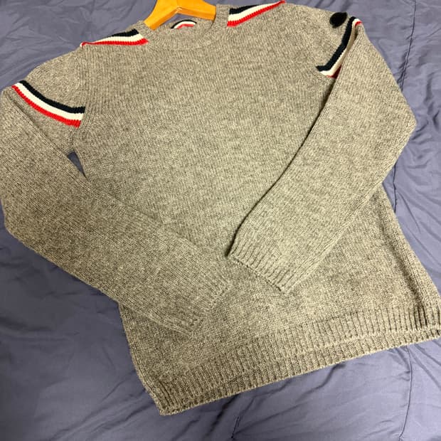 몽클레르 스웨터 니트