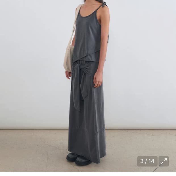 인사일런스 우먼 컷오프 스트랩 슬리브리스 차콜 CHARCOAL