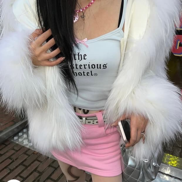 더미스테리어스호텔 레터링 나시