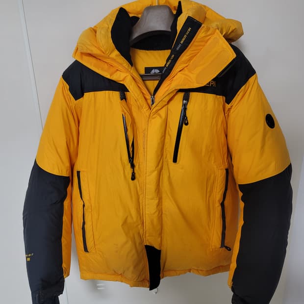 네파 구스다운 대장패딩 95표기 100정 상태굿 
