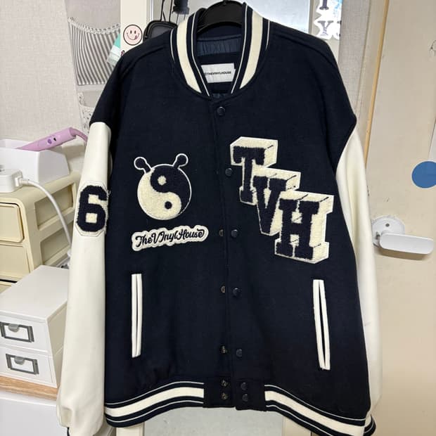 더바이닐하우스 바시티 자켓