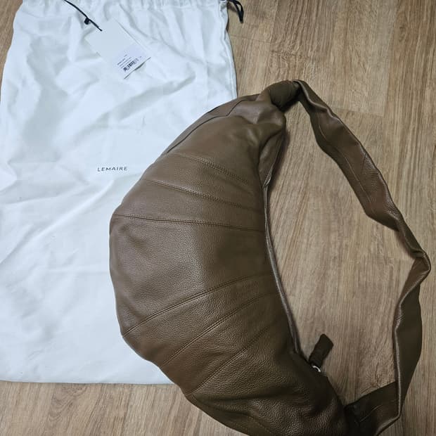 르메르 크루아상백 라지 올리브브라운 그레인레더(소가죽)