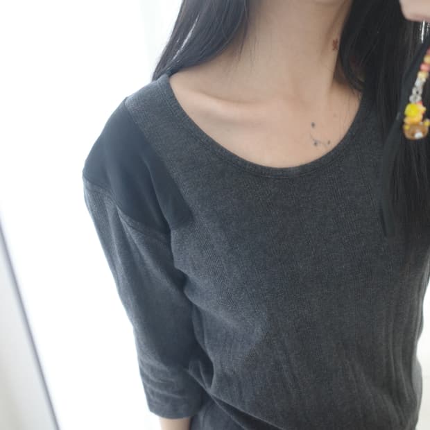 Padded shoulder top
