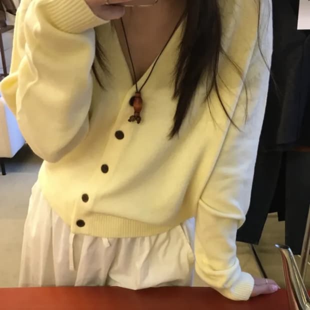 라이트옐로우 버튼 가디건