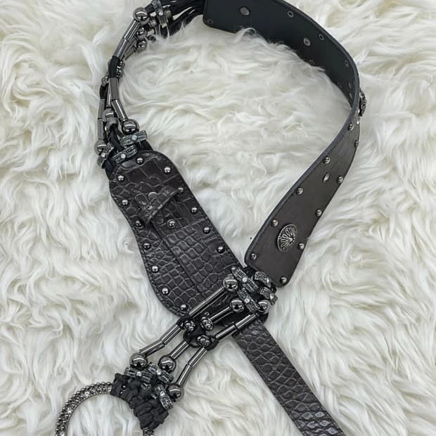 그런지 스터드 큐빅 버클 벨트