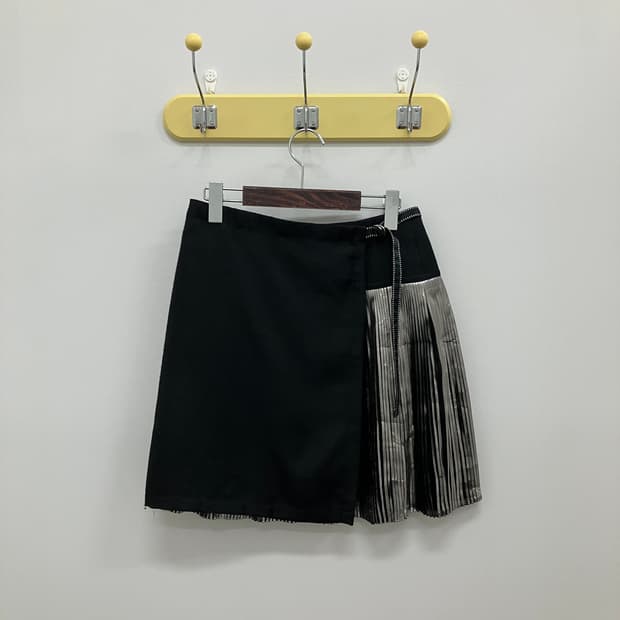 Artisan 블랙 플리츠 미니스커트