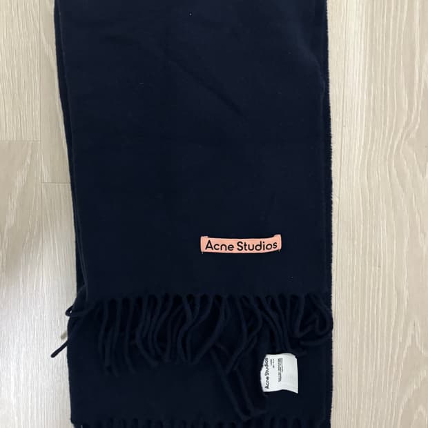 아크네 스튜디오 머플러 네이비 새상품