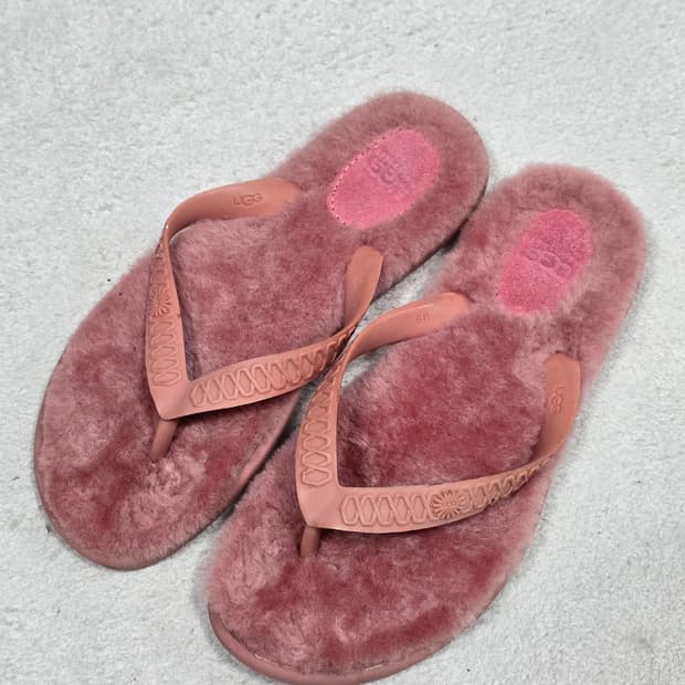 UGG 어그 핑크 플러피 쪼리 슬리퍼 230