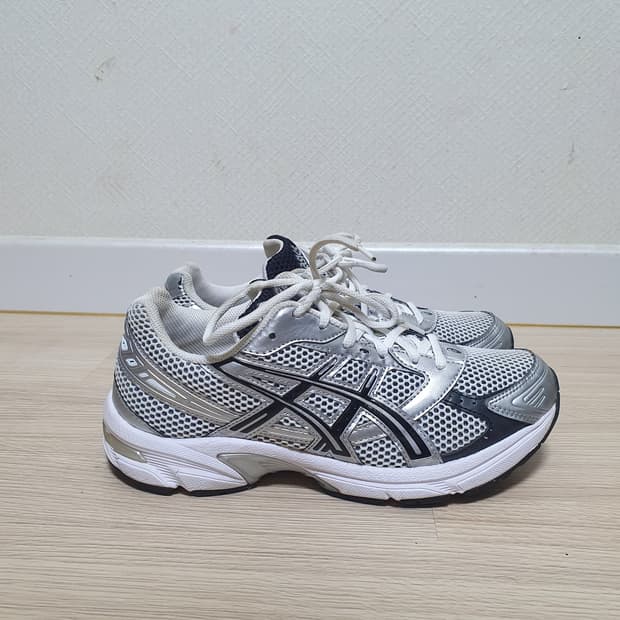 아식스 젤 1130 운동화 260