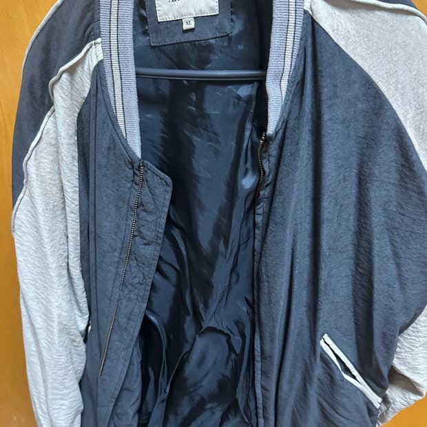 아트이프액츠 수베니어 자켓팝니다