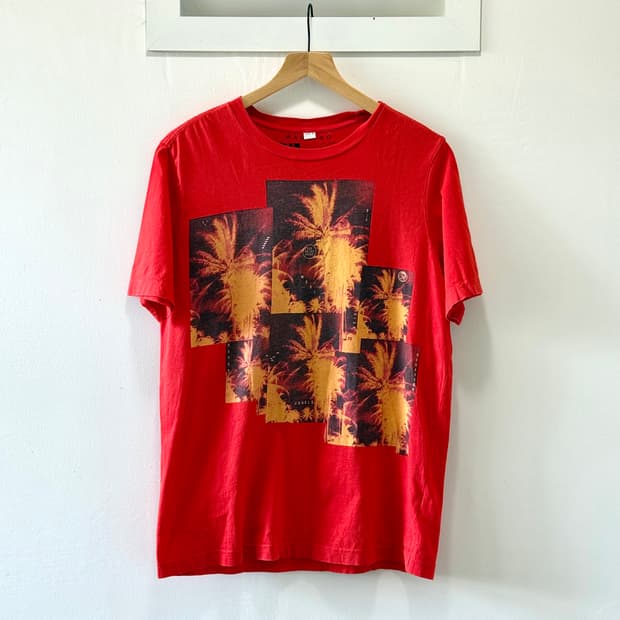 디젤 레드 팜트리 그래픽 티셔츠