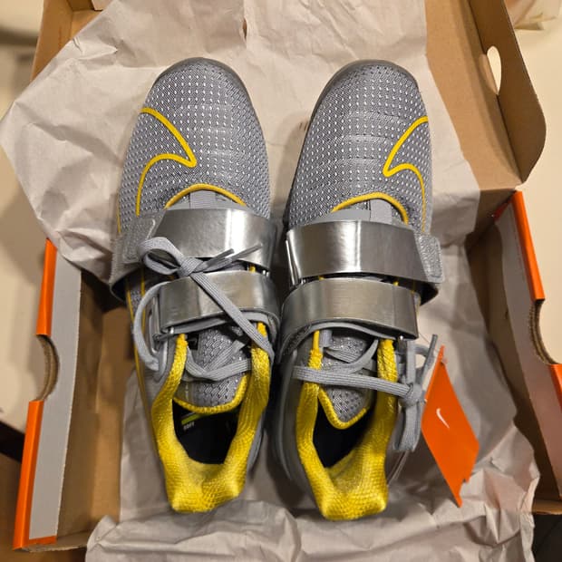 나이키 역도화 로말레오4 100% 새제품 (255 사이즈) 울프그레이 