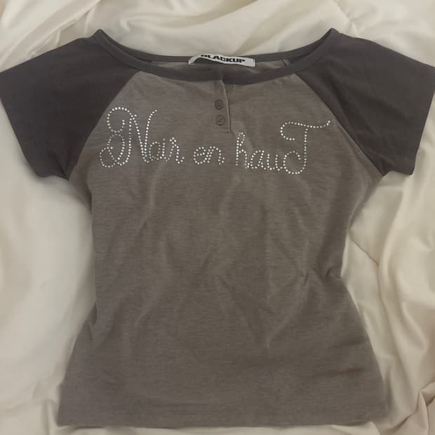 블랙업 브라운 반팔