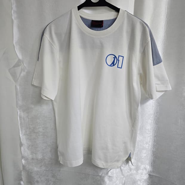 리바이스 엔지니어드진 화이트 배색 반팔티 (1930)