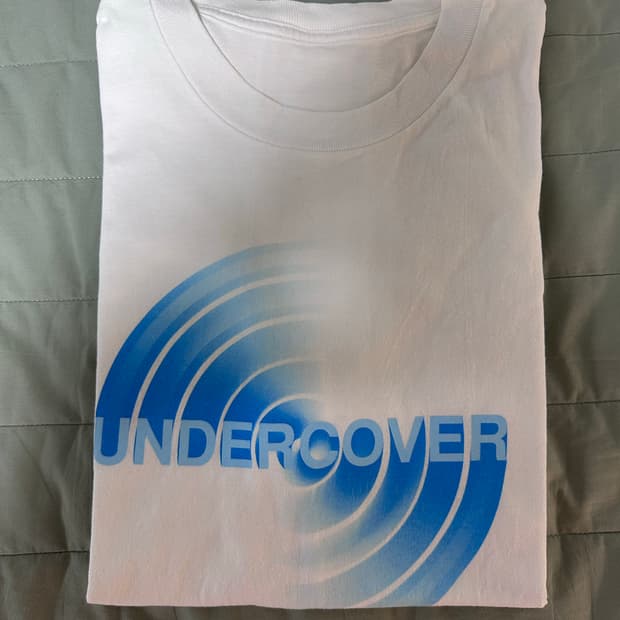 Undercover 99ss(Relief기) Swirl Logo Tee