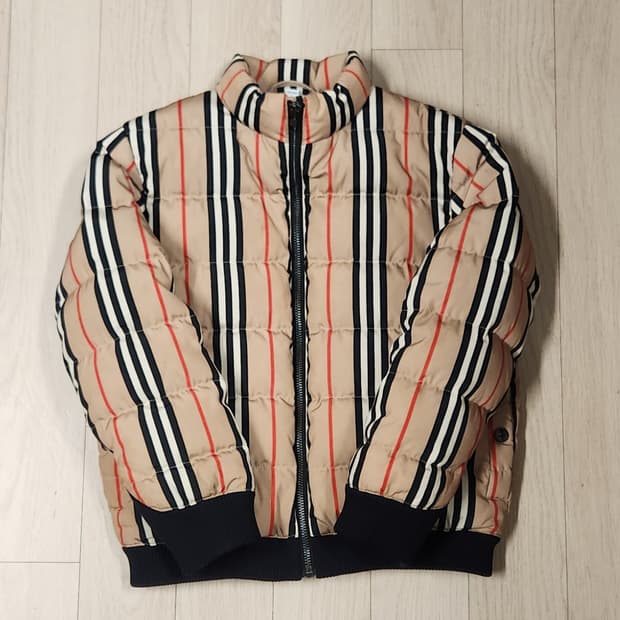 버버리 키즈 스트라이프 패턴 패딩 점퍼 8Y (7-8세추천)