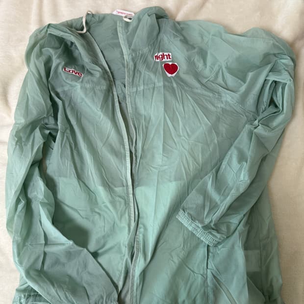 더뮤지엄비지터 바람막이 민트