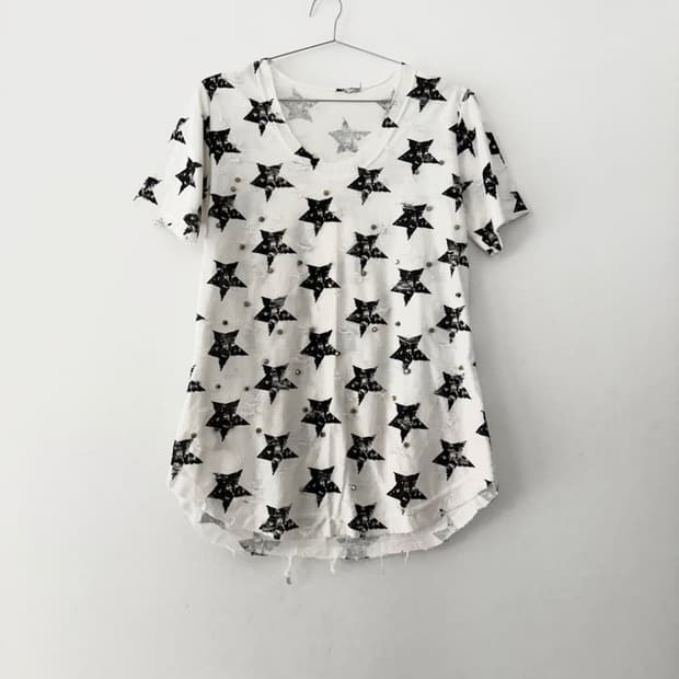 Grunge star & stud point top